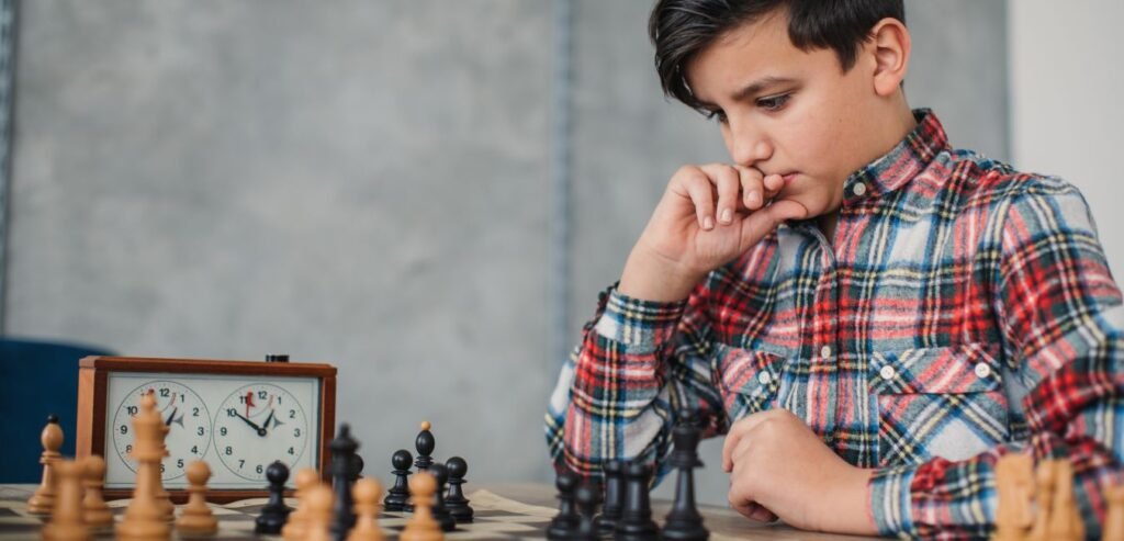 To develop strong pattern recognition in chess and beyond, consistent practice is essential. Here are some simple yet effective ways to incorporate pattern recognition practice into your daily routine: