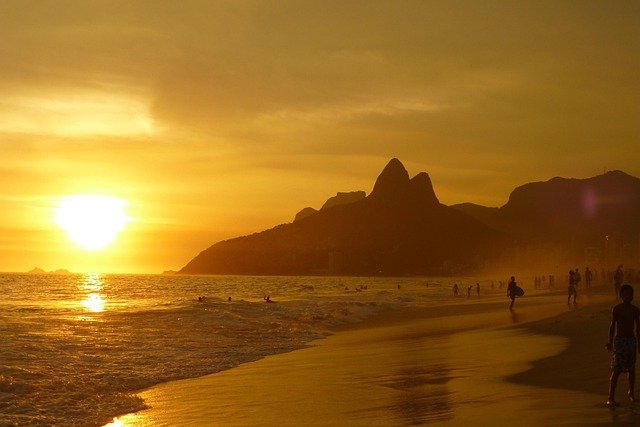 The sunlight we see every day might look white, but it’s actually made up of many colours mixed together. 