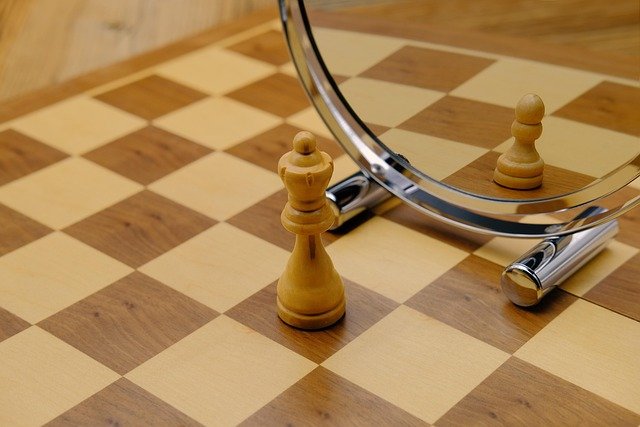 Explore the top 5 chess coaching academies in Northwest Evanston. Help your child grow in focus, confidence, and smart thinking through expert chess training.