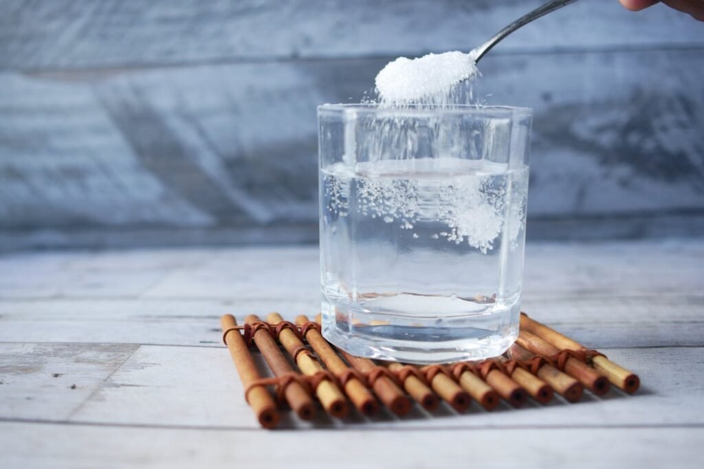 Discover why sugar melts in tea and salt mixes with water. A simple guide to solutions and dissolving for kids!