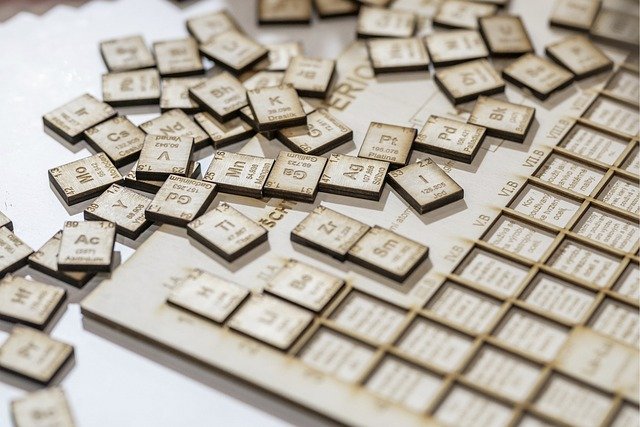 These elements are found at the very top of the periodic table. They’re the lightest, the simplest, and also the most important in everyday life. Let’s go one by one.