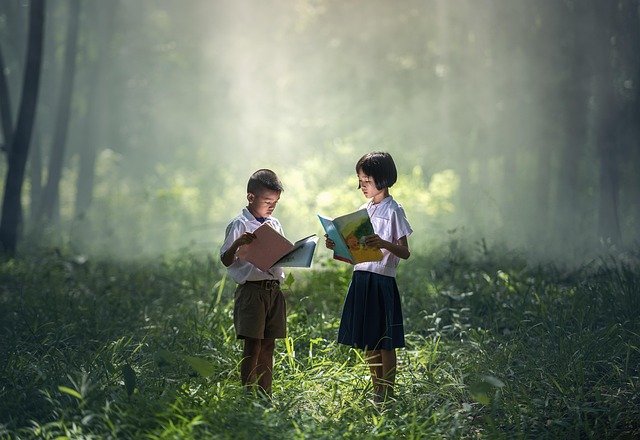 Find out how time in nature improves focus, creativity, and cognitive growth. A parent-friendly guide to outdoor brain benefits.