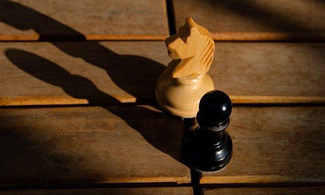 Let’s now walk through the key problems students face with most in-person chess classes in Cottesloe or Perth—and why so many parents are switching to online learning instead.