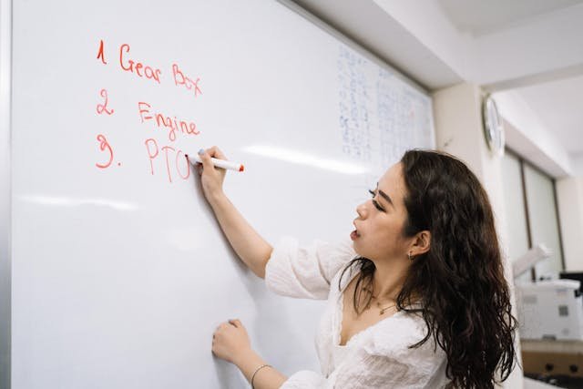 Connect with top-rated physics tutors and classes in Glendale, AZ. Boost understanding and test performance with expert help.