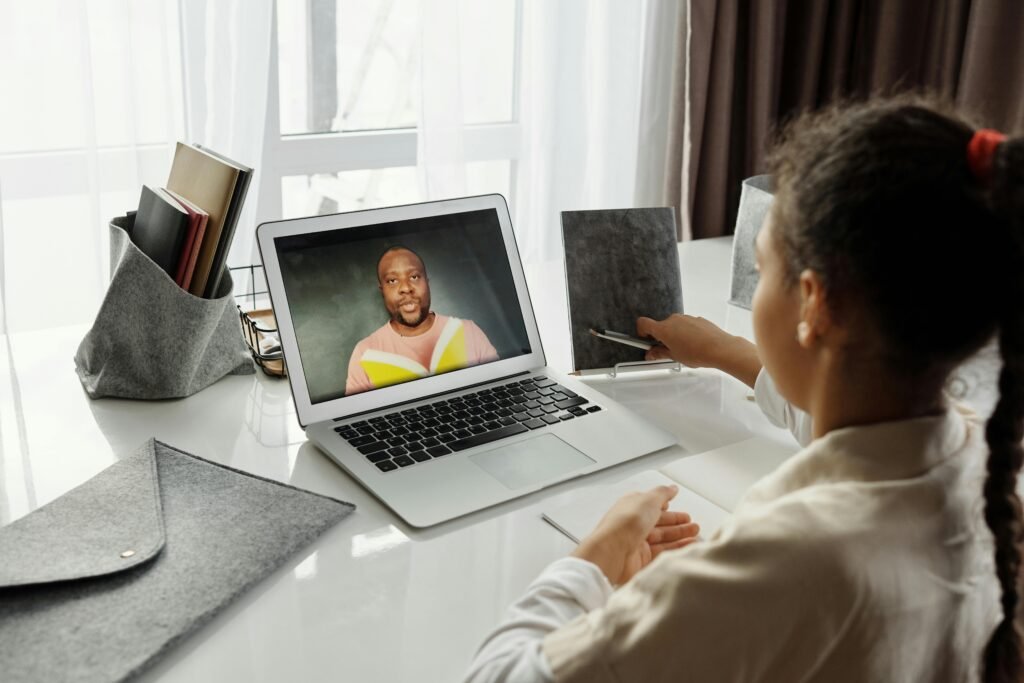 Let’s talk about something sneaky: multitasking. Around 60% of online students use screens for more than one thing at a time during lessons. Maybe they’re watching a YouTube video while doing math. Or flipping between a Zoom call and a game. Or chatting with friends while reading.
