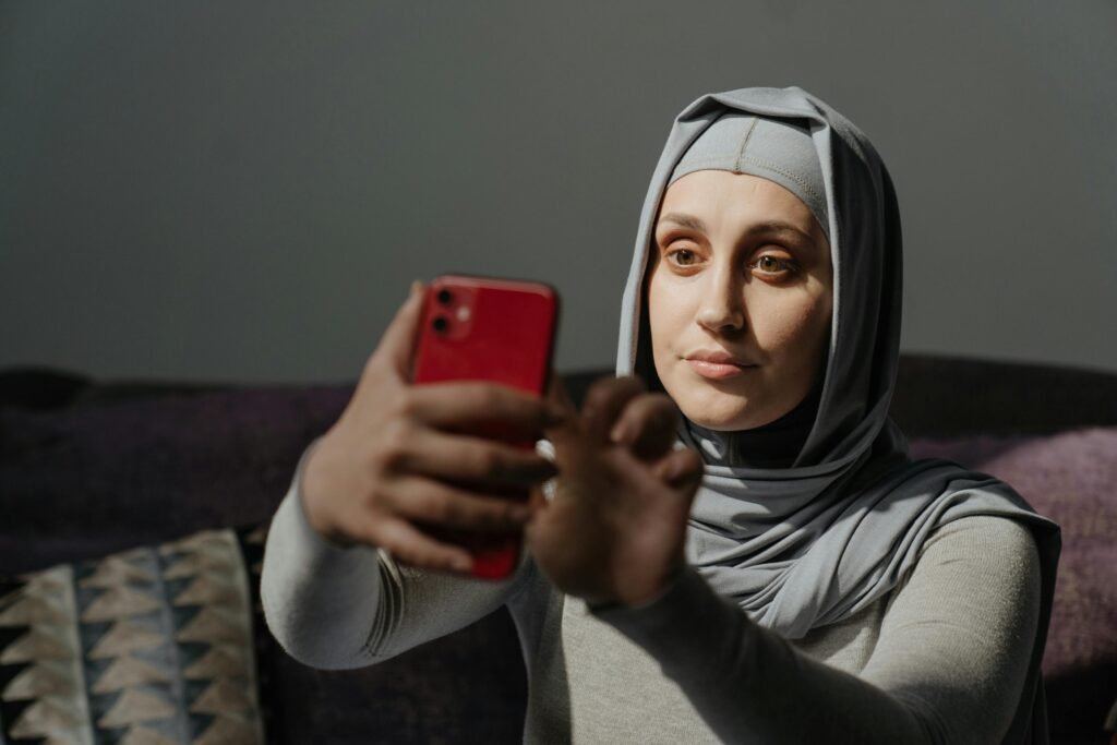 When teens scroll through their feed, their brain doesn’t say, “This is probably edited.” Instead, it just reacts. “Wow, she’s gorgeous.” “He’s so fit.” Even when they know it’s filtered, it still chips away at their self-image.