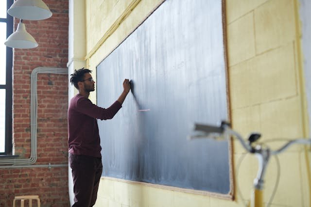 Explore top physics tutors and engaging classes in Omaha, NE. Personalized guidance to make learning physics easier and fun.