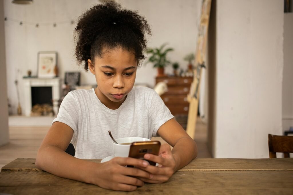 Notifications may seem small, but they pack a punch. Each one pulls focus away from whatever a child is doing: homework, sleep, meals, even play. And when they come nonstop, they train the brain to expect interruptions. That makes it harder to focus, relax, or feel calm.