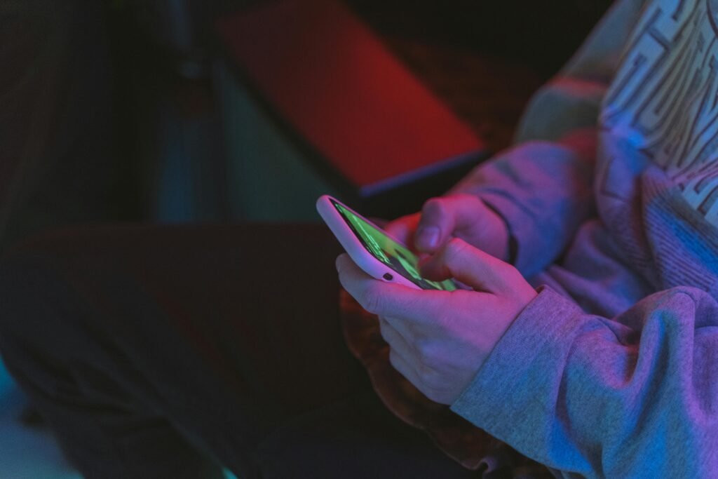Explore how Discord and gaming chats impact school-night routines. Get the stats and smart tips to help your child game and rest better.