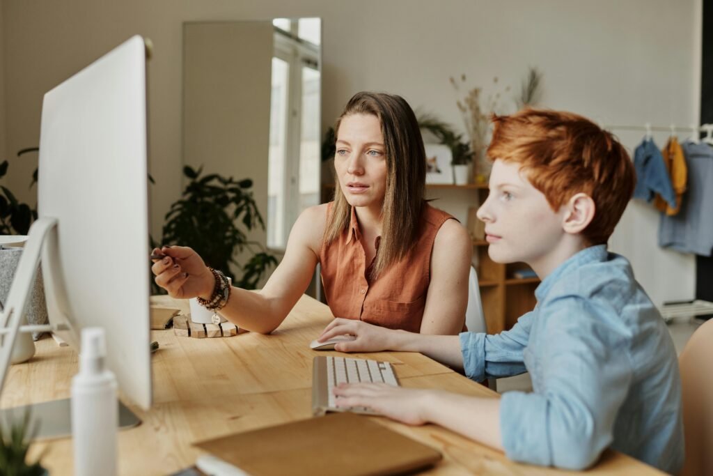 To build your child’s focus, try the “25-5” rule during detox week. That means 25 minutes of no-screen study time, followed by a 5-minute break. Set a timer. During breaks, stretch, walk, or grab a snack. Then repeat.