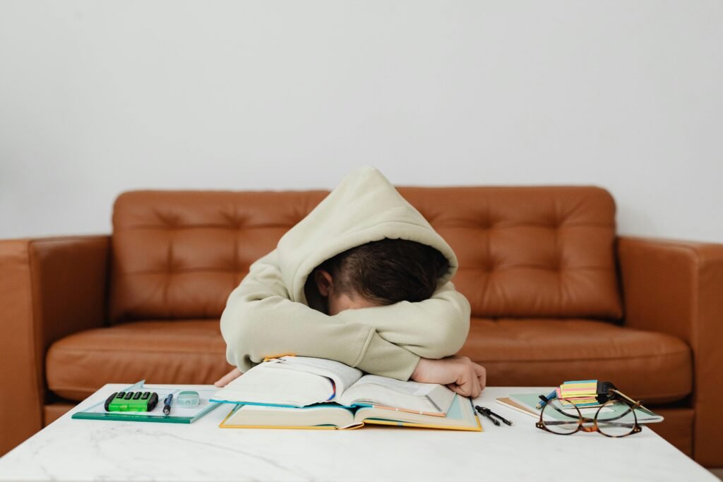 Another strategy is to create a visible goal. Write down what you want to achieve during that hour. Not just “study,” but “finish math worksheet” or “read Chapter 4.” Having a clear target makes it easier to stay on track.