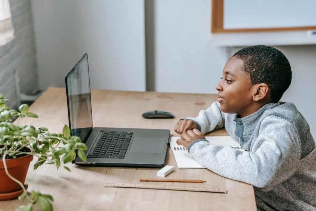 Lack of sleep affects mood, focus, and the ability to learn new words. A tired child may not want to talk, may forget things more easily, and may struggle to connect with others.