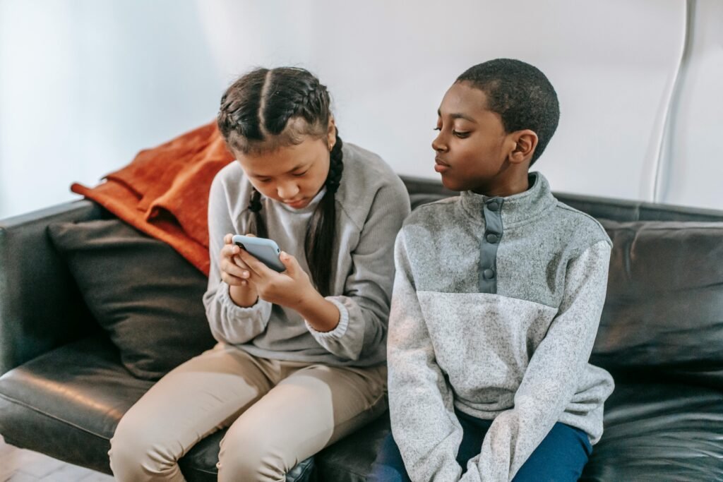 Short videos, big distractions? Explore how TikTok, Reels, and Shorts affect kids’ study time and school results. Get the stats and learn what parents can do.