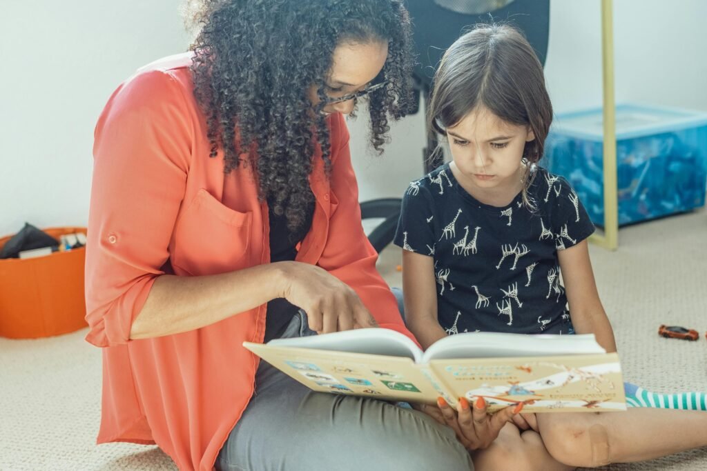 But print holds your place. It doesn’t move unless you want it to. You can flip back, jump ahead, or pause at any spot. That control helps the brain make a map of the story or content. That map is what helps with understanding — and remembering — the whole text.