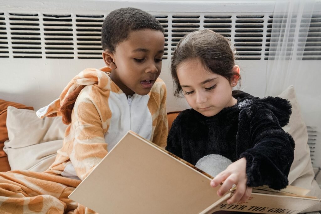 Do kids learn better from paper or screens? See the latest stats comparing reading comprehension on print vs digital—and how to help kids retain more.