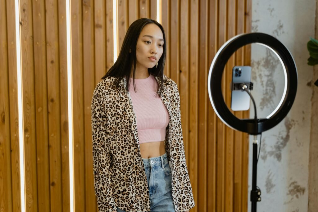 Teen shoppers love to buy from brands they see often—and the place they see them most is on social media. Nearly 9 out of 10 Gen Z shoppers say they prefer buying from brands that pop up in their feed. It’s not just about convenience. It’s about familiarity and trust.