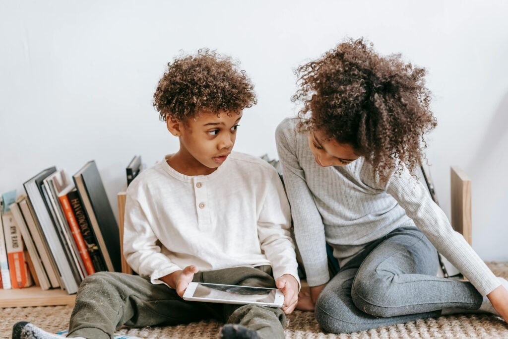 Here’s what that means in simple words: the brain has a limit. If you try to stuff in too much information all at once, the brain can’t hold it. It gets tired, confused, and overwhelmed. It’s like trying to pour a whole bucket of water into a small glass—it spills everywhere.