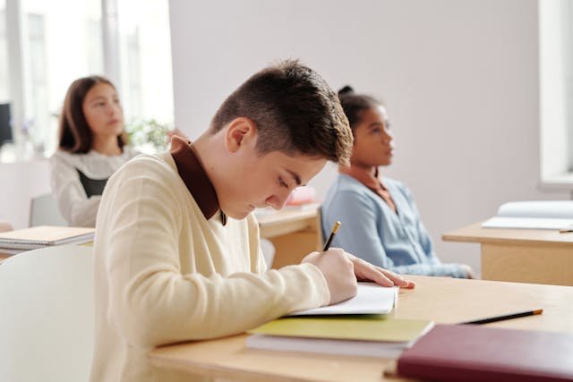 Explore the best physics tutors and classes in Washington. Personalized guidance to help students succeed in school and exams.