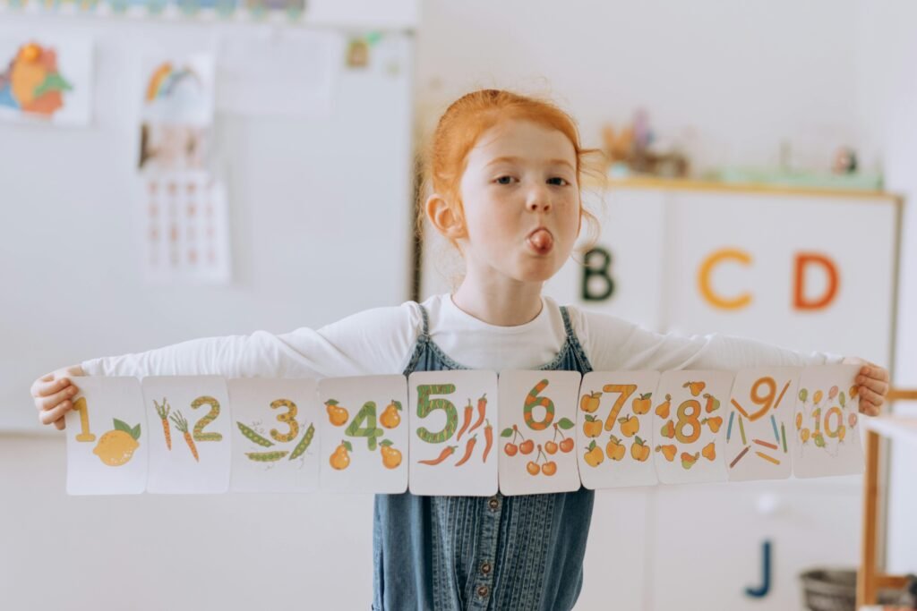 Try both styles for three short sets and keep the one that feels smoothest. If your child prefers a handheld grip, add a simple brace. Rest the bottom edge on the desk or on a notebook so the device does not wobble. Less wobble means fewer re-presses and fewer glances.