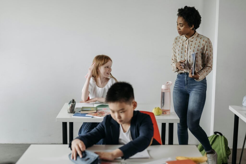 Almost half of kids feel like their brain is in a fog when Monday rolls around. They can’t think clearly. Everything feels slow. They can’t remember what they studied last week. It’s like their brain is still asleep even though their eyes are open.