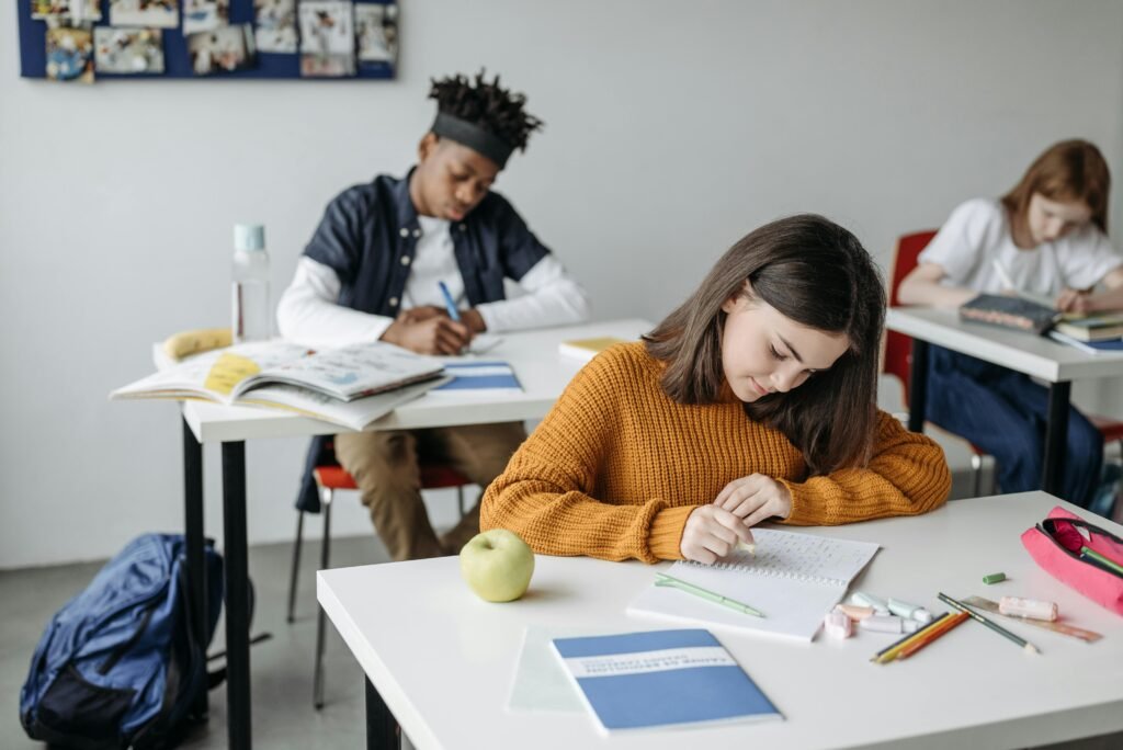 Now here’s the flip side. Only 23% of high school parents are still setting screen time limits. That means over three-quarters have pulled back—and it’s easy to understand why. Teens want freedom. They push against rules. Parents may feel like it’s not worth the daily battle.