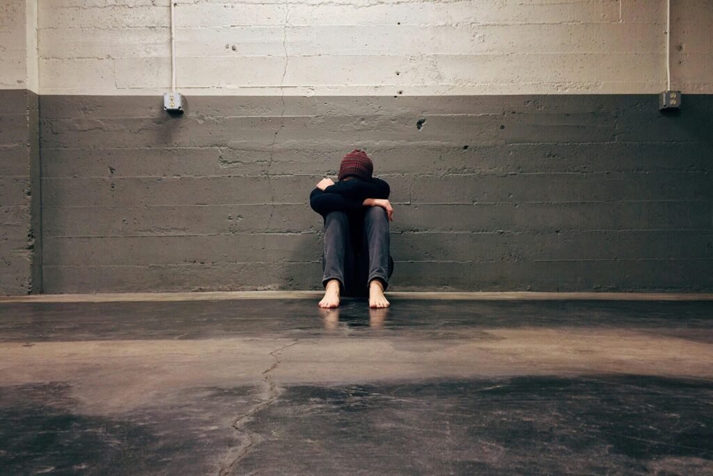 Instagram was designed for sharing moments, but for many teens, especially those with low self-esteem, it’s a mirror that reflects their deepest doubts. The filters, the perfect selfies, the staged lives — all of it sends a silent message: “This is how you should look. This is what you should have. This is what you’re missing.”