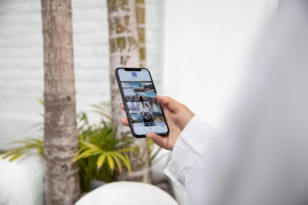 Twitter is fast-paced. Ideas fly in every second. But what’s happening behind the scenes? It turns out, just 10% of Twitter users create 80% of all tweets. That means the vast majority are just watching from the sidelines while a small group shapes the whole conversation.