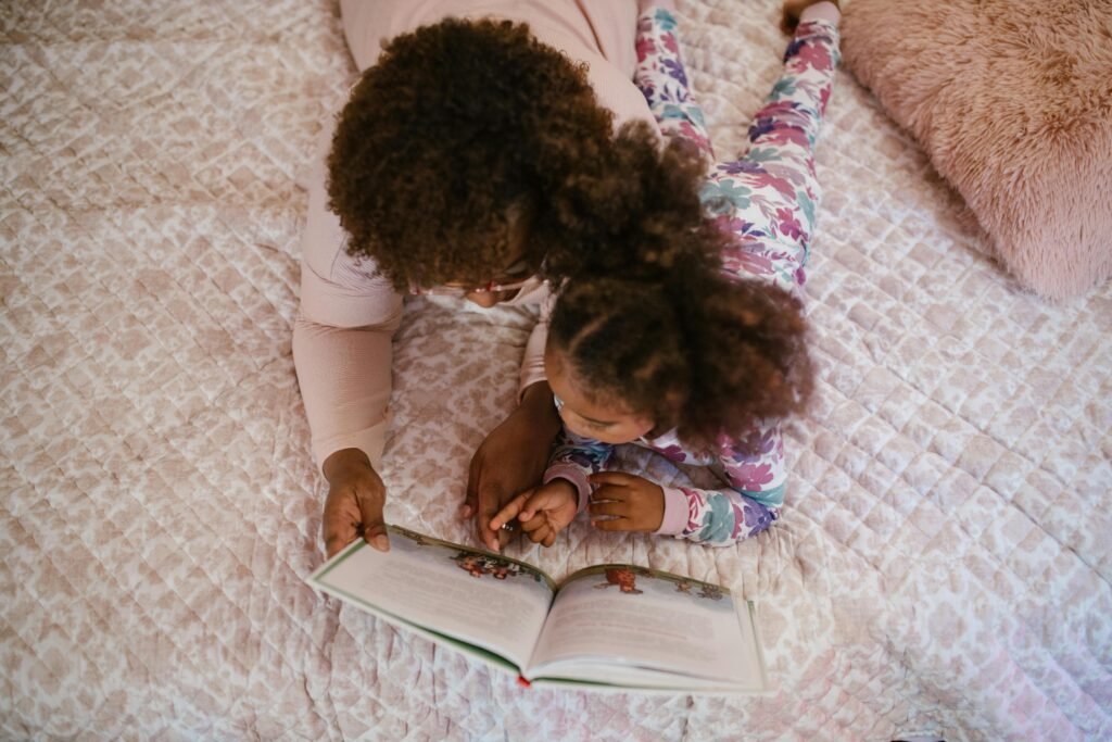 Give teachers a simple playbook. Map the daily sequence in five lines: warm-up, explicit phonics, cumulative review, decodable reading, connected dictation. Provide word lists, chain sets, and passages for each lesson.
