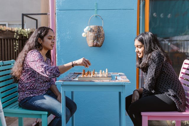 Find the top 5 chess coaching academies in Mandaveli, Chennai. Expert coaching to boost kids’ focus, confidence, and strategic thinking.