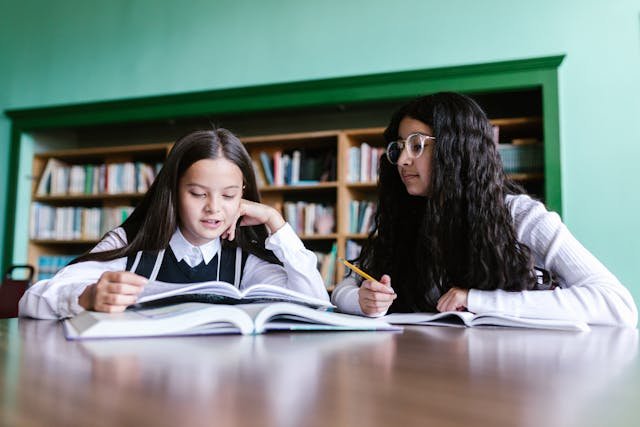 Discover top-rated physics tutors and classes in Milwaukee, WI. Tailored teaching to boost problem-solving and academic success.