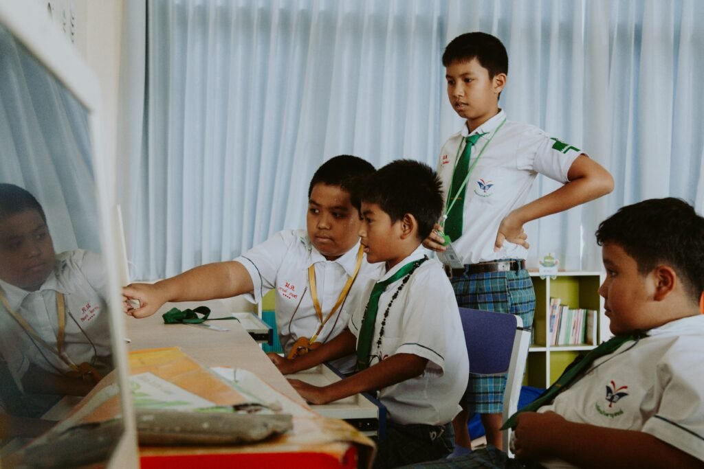 Are screens helping or hurting learning in class? Dive into key stats showing how screen use during lessons affects focus, attention, and grades.