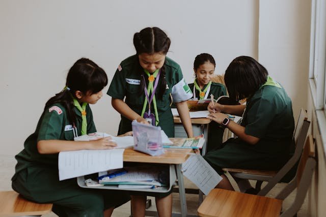 The advantages of bilingualism don’t fade as children grow older.