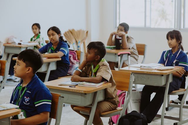 In Evanston, many students still rely on in-person tutoring for physics help.