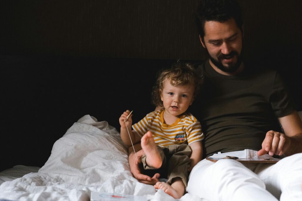 Fourth, plan for exceptions — but make them rare. Life happens. A rainy day. A long trip. A sick day. You can allow extra screen time on special occasions, but say it clearly: “Today’s an exception. Tomorrow we go back to our normal limit.”