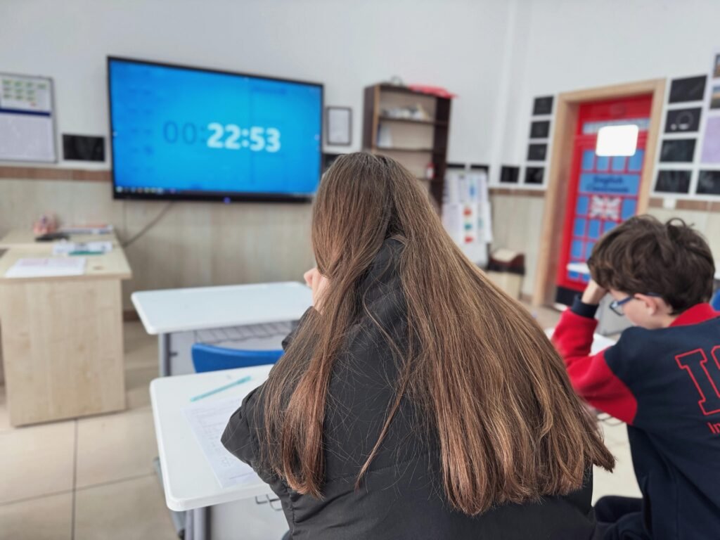 How do screen habits change from middle to high school? Explore trends in usage and their effects on focus, sleep, and academic performance.