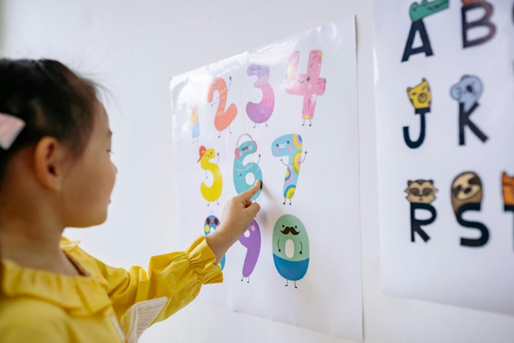 In care mode, ask them to keep the volume low and listen for mismatched digits. If the voice says eight but they meant three, they clear and retype right away. In speed mode, ask them to predict the first digit of the result before pressing equals. This keeps focus high even without audio.