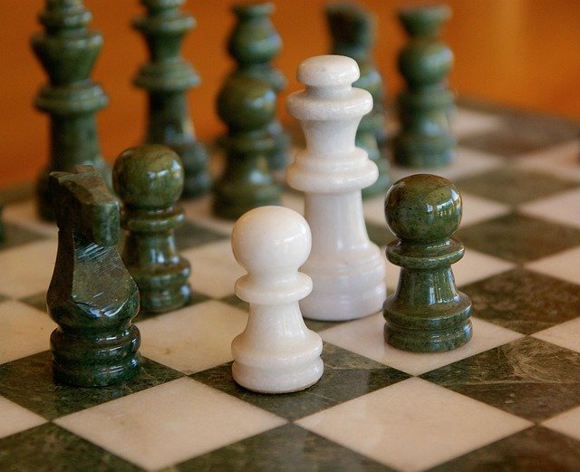 chess-593077_640 Ghent loves chess. You can feel it in the clubs, the weekend events, and the friendly buzz around big tournaments. If you are choosing a place to learn, here is the honest truth: structure beats chaos, and care beats hype.