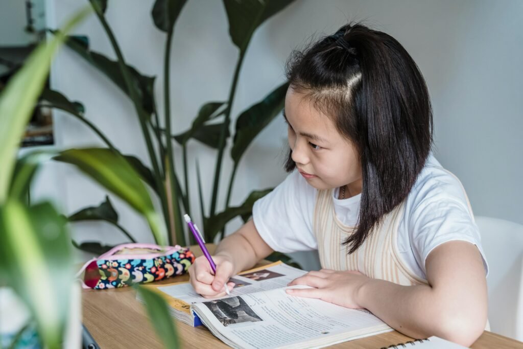A planner is more than dates on paper. It is a thinking tool that turns big tasks into small steps and future worries into today’s actions. Many middle schoolers with ADHD struggle to look ahead. They mean to start, but the day slips by.