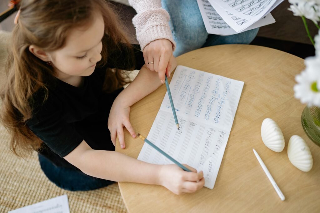 Two lost hours may not sound like much, but to the brain it is huge. Reaction time can slow by twenty to thirty percent, which affects everything from catching a ball in gym to reading a teacher’s notes in real time. Slow reaction time also makes class feel harder.