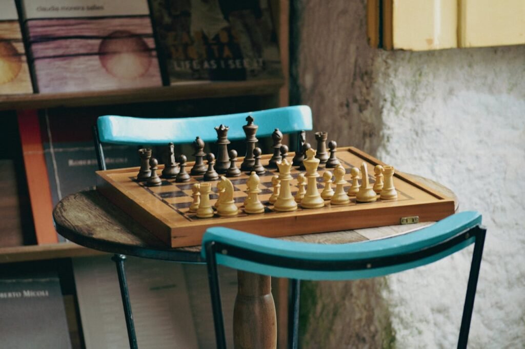 how all pieces of a chessboard are arranged